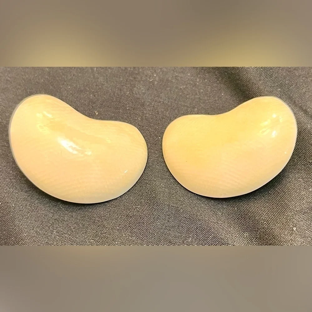 Vintage 70s Cream Kidney Bean Statement Stud Earrings Abstract Retro Costume